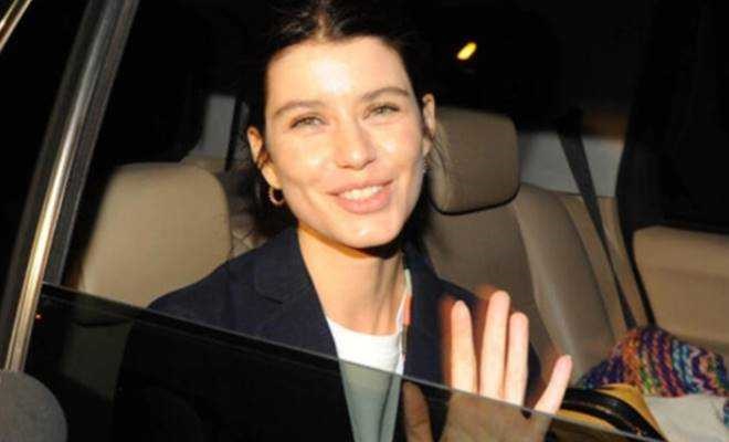Beren Saat, dişlerini yaptırdı