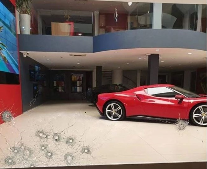 Beşiktaş'ta oto galeriye silahlı saldırı