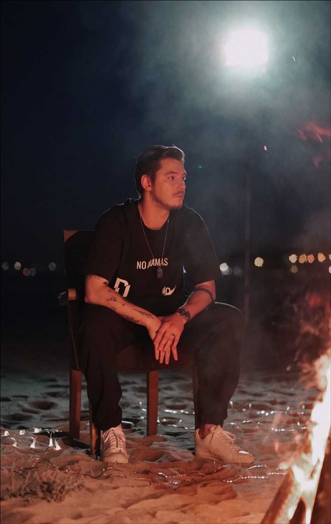 Ebru Gündeş'in, yeğeni Çağrı'dan yeni teklisini çıkardı...