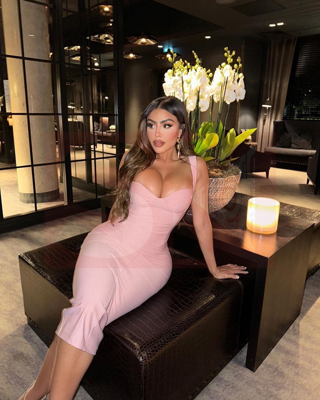 Sosyal medya fenomeni Chloe Saxon 