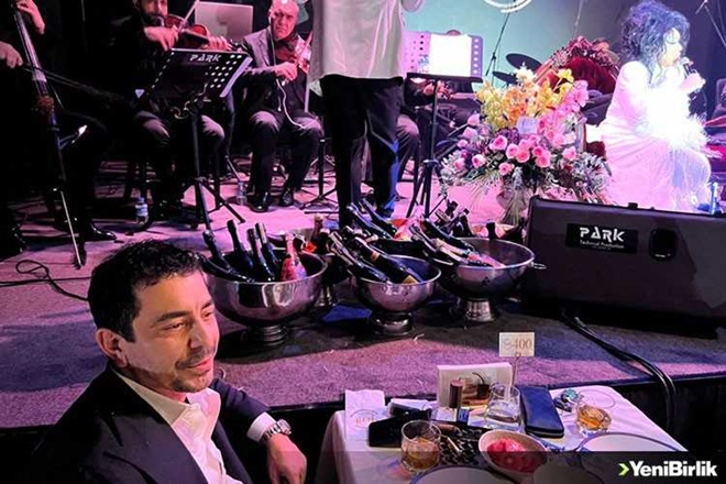 71'LİK DİVA'YA 71 GÜL, 71 ŞAMPANYA