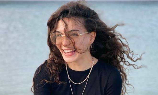 Hercai'nin Reyyan'ı Ebru Şahin güzelliğiyle yine büyük ilgi gördü