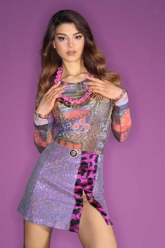 ACİL SERVİS HEMŞİRESİYDİ MANKEN OLDU