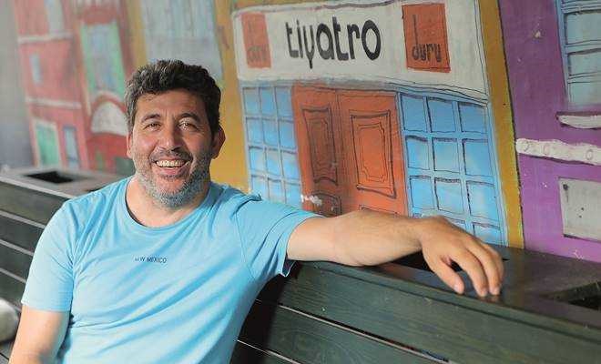 Emre Kınay: Bir pandemilik canı varmış tiyatronun