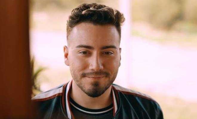 Enes Batur'dan tepki çeken yangın paylaşımı