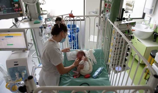 Fransa’da sağlık sistemi krizi: 2 yaş altı çocuklar tehlikede