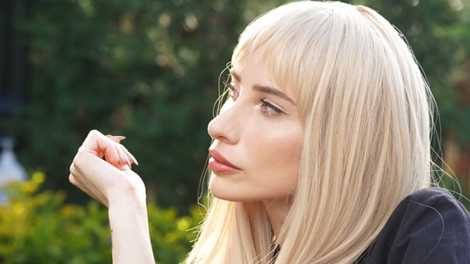 Gülşen'in yeğeni şarkıcı Ezra'dan müjdeli haber!