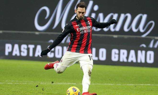 Hakan Çalhanoğlu'na Milan'dan yeni teklif geldi