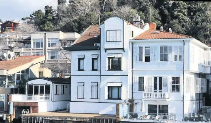 Sosyete bu skandalı konuşuyor! Tarihi yalıda kaçak inşaat!