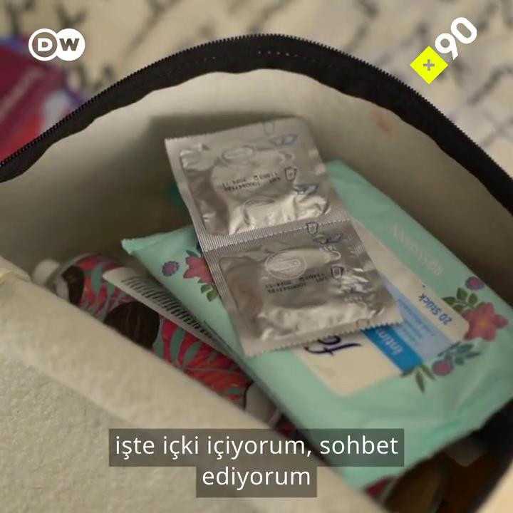 Foncular iyice saçmaladı! DW, krizdeki Türk halkına “girlfriend experience” öneriyor!