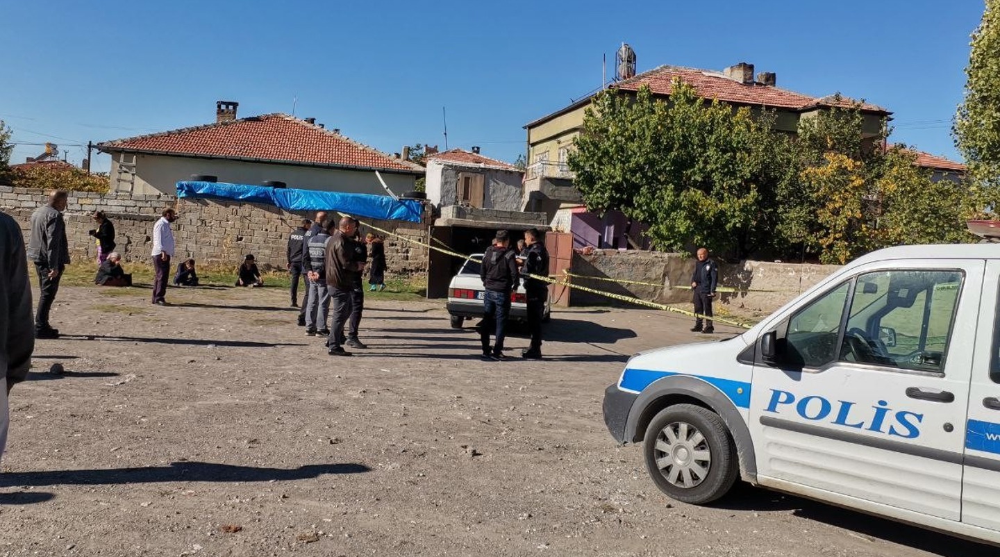 Kayseri’de otomobilde sohbet eden sevgililer egzoz gazından zehirlendi