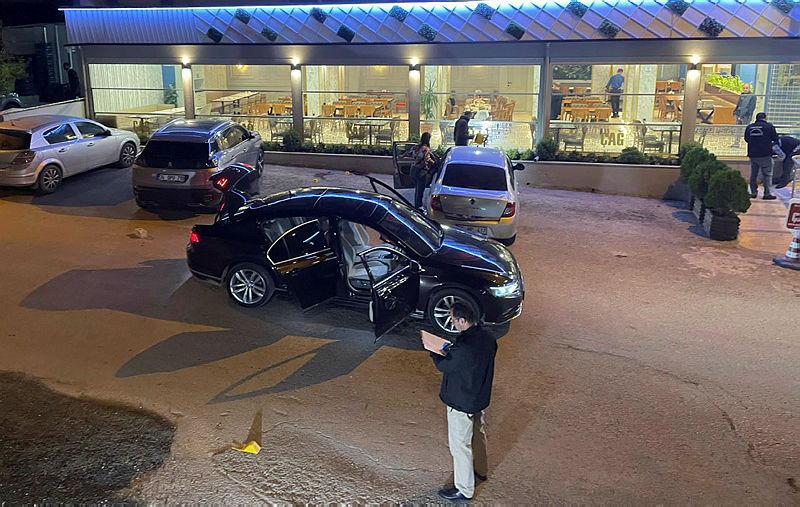 Mardin'de restoran önünde silahlı kavga: 3 yaralı