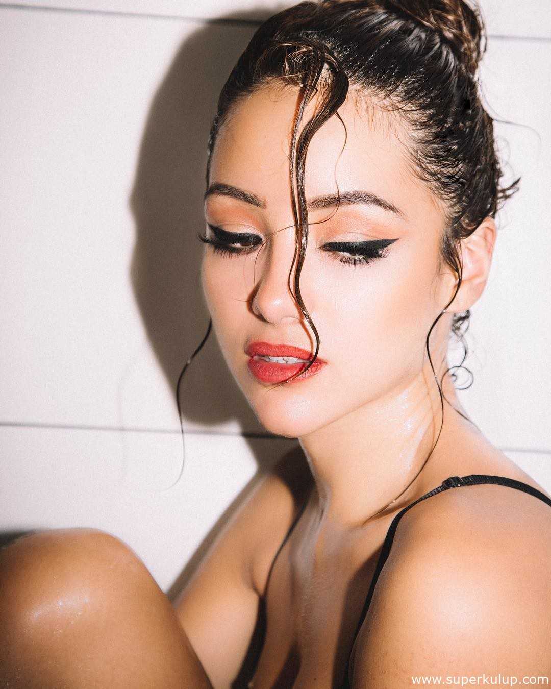 Melanie Iglesias savaşa karşı