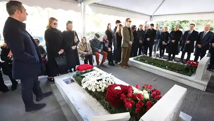 Mustafa Koç kabri başında anıldı