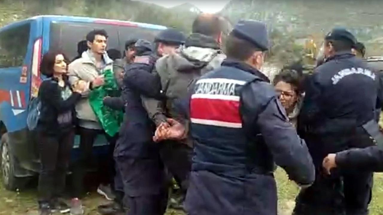 Muğla'da zeytinlikler için direnen köylülere jandarmadan müdahale