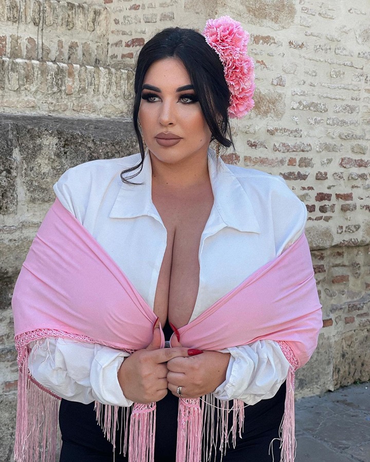 Natalie Lazona düğün öncesi iç çamaşırlı paylaşımı takipçilerini şaşkına çevirdi!