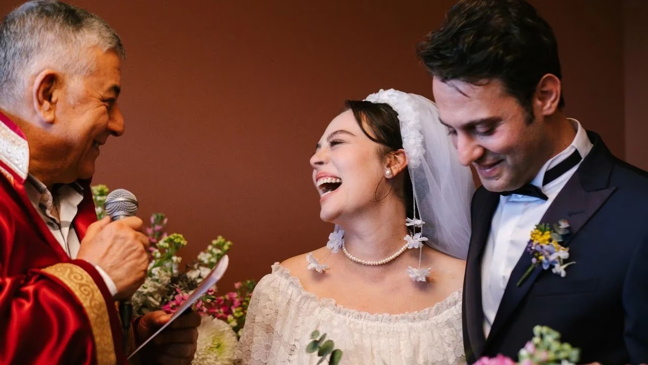 Oyuncu Demet Evgar evlendi