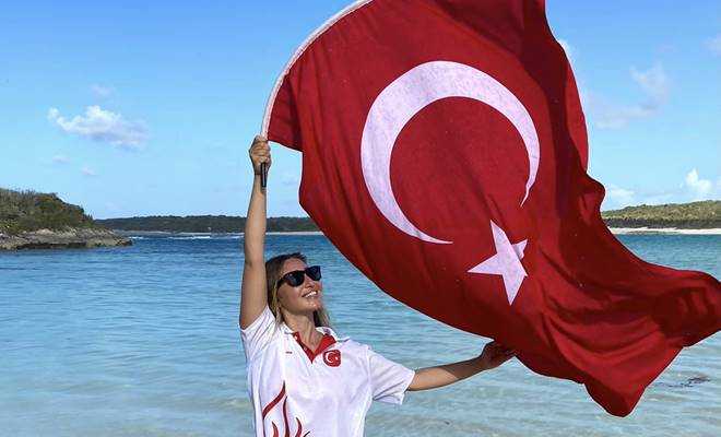 Şahika Ercümen, Bahamalar'dan 5 Türkiye rekoru ve toplamda 3 madalya ile yurda dönüyor!
