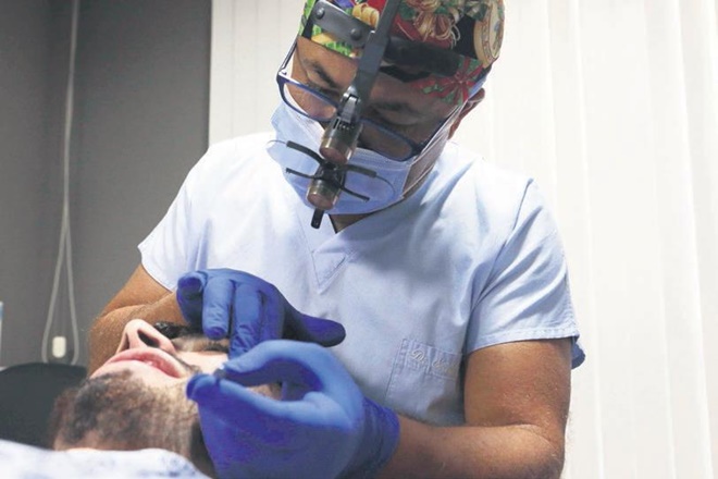 Sakal ve bıyıklara Safir Fue yöntemiyle doğal ekim