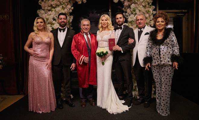 SEDA SAYAN VE ÇAĞLAR ÖKTEN EVLENDİ!