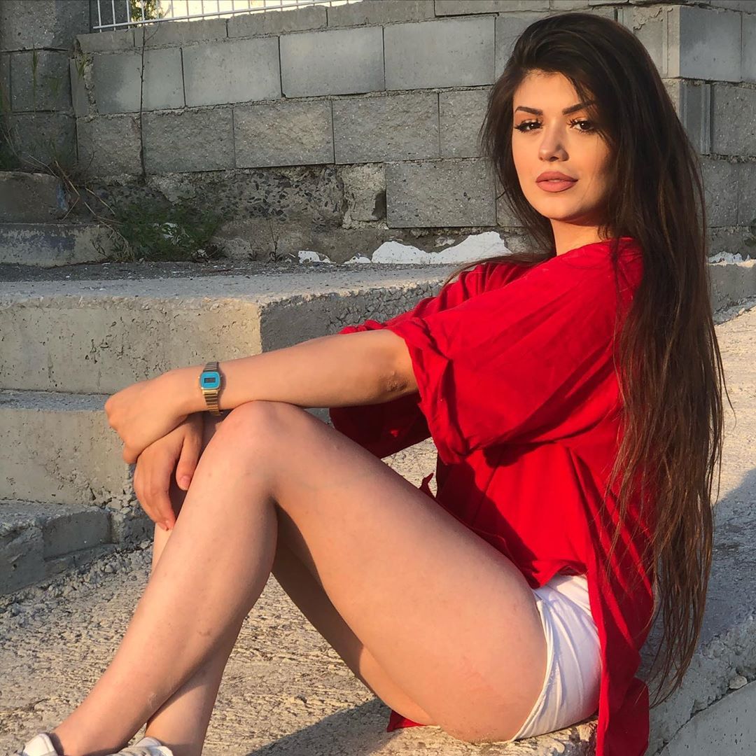 Sosyal medya fenomeni Simge Barankoğlu dolandırıcılıktan tutuklandı