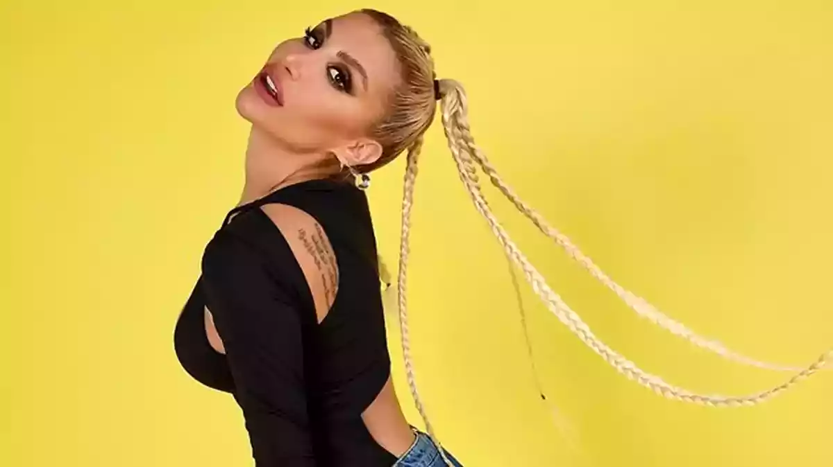 İrem Derici'den takipçisine güldüren cevap!