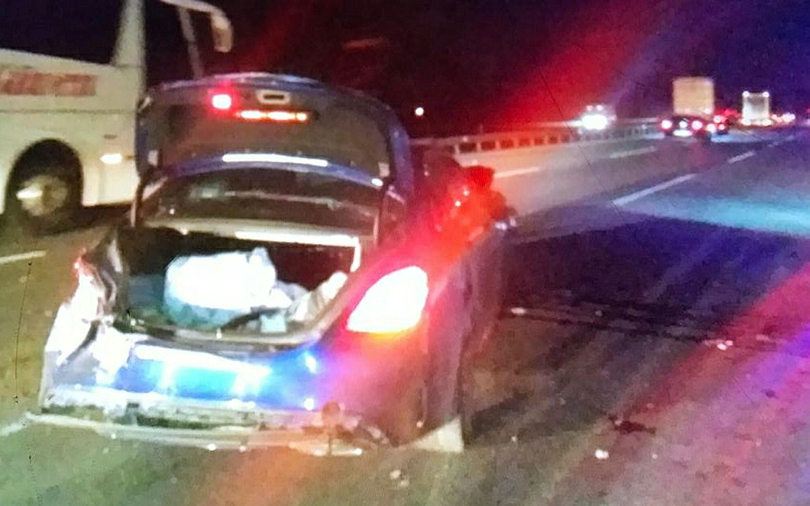 TEM'de otomobil, minibüse çarptı: 7 yaralı