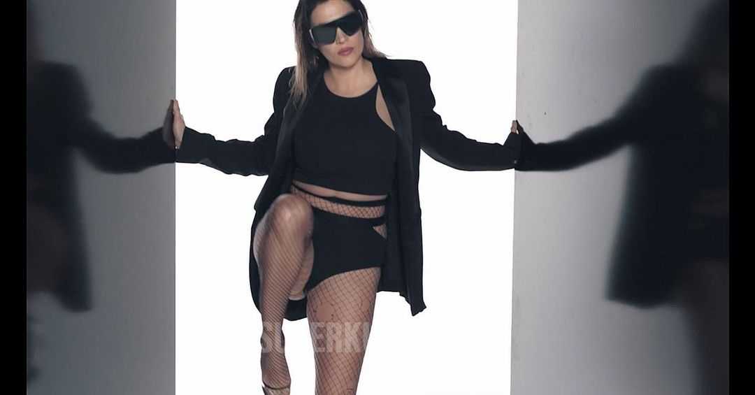 Tuğba Ekinci sıcakta bunalınca...