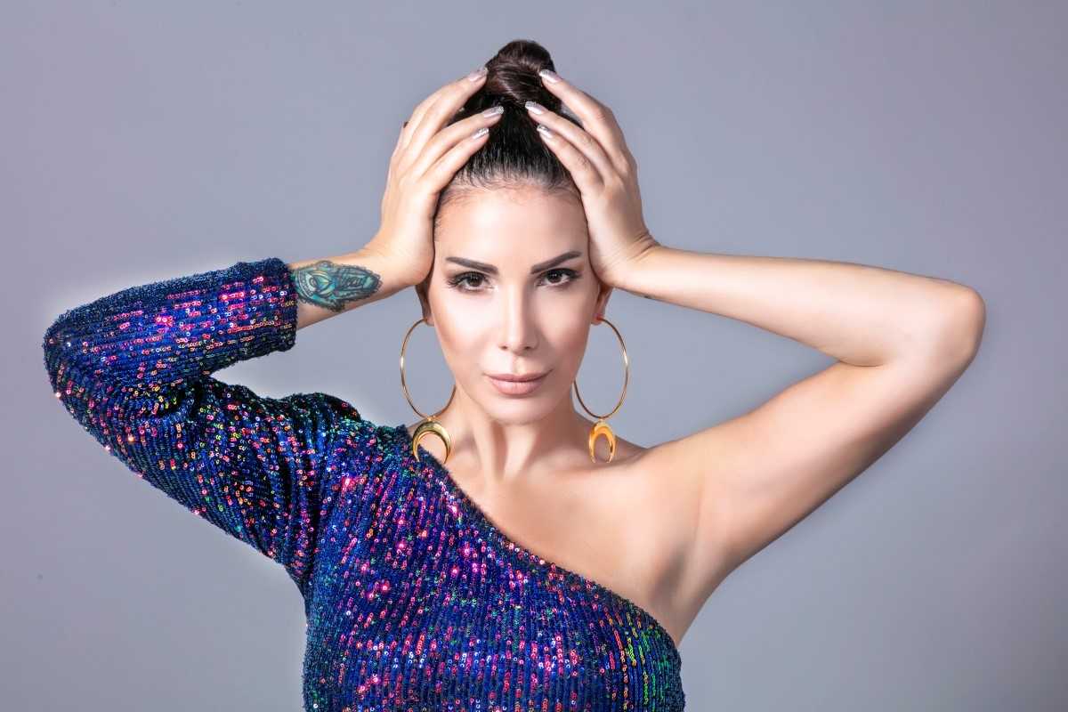 Şarkıcı Tuğba Özerk'e Çiftlik Bank Parasını Akladığı İddiasıyla Soruşturma