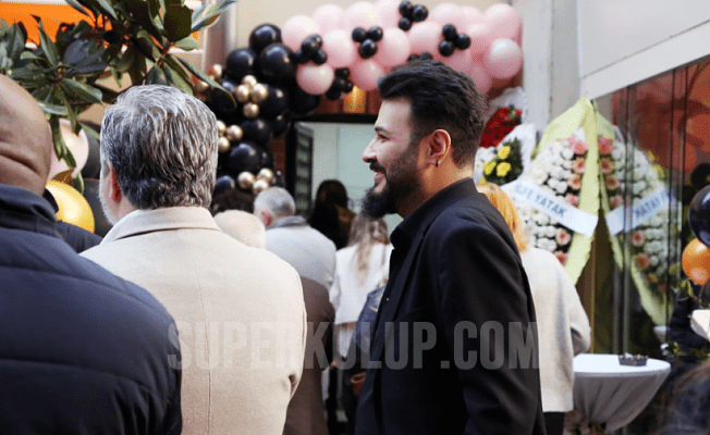 Ünlü Yönetmen Burak Akan 12.Mood Ödülleri için Kolları sıvadı.