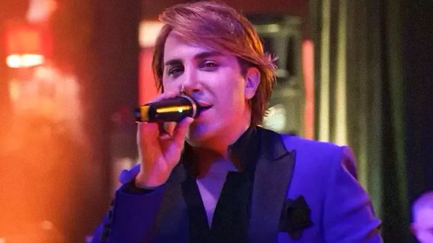 Ünlü şarkıcıdan hayranlarını üzen haber!