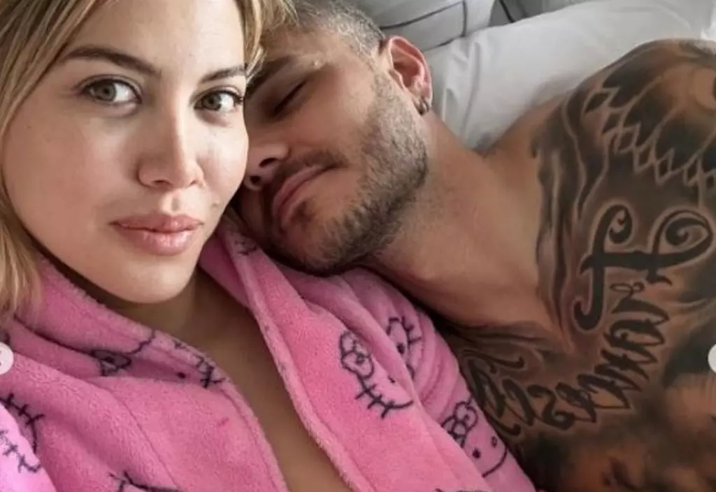 Wanda Nara iç çamaşırlarıyla yatakta poz verdi, yorum yağdı