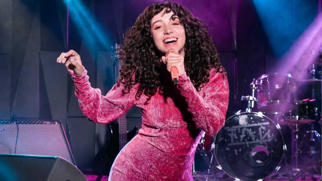 Zeynep Bastık gözünü Alaçatı'daki 18 milyonluk otele dikti